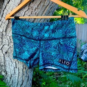 Fleo booty shorts size large